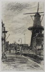 30018 Gezicht in de Gruttersdijk te Utrecht uit het zuidoosten in de richting van de Adelaarstraat met rechts de molen ...